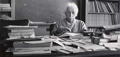 einstein-desk